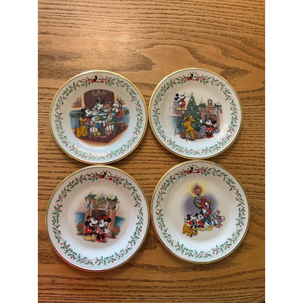 Lenox Disney Mickey & Co Holiday Plates Set of 4 Ivory China Gold Rim Christmas